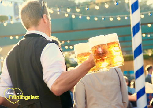 Feiern im Wiesnzelt - Grosse Bierzelte auf dem Oktoberfest München